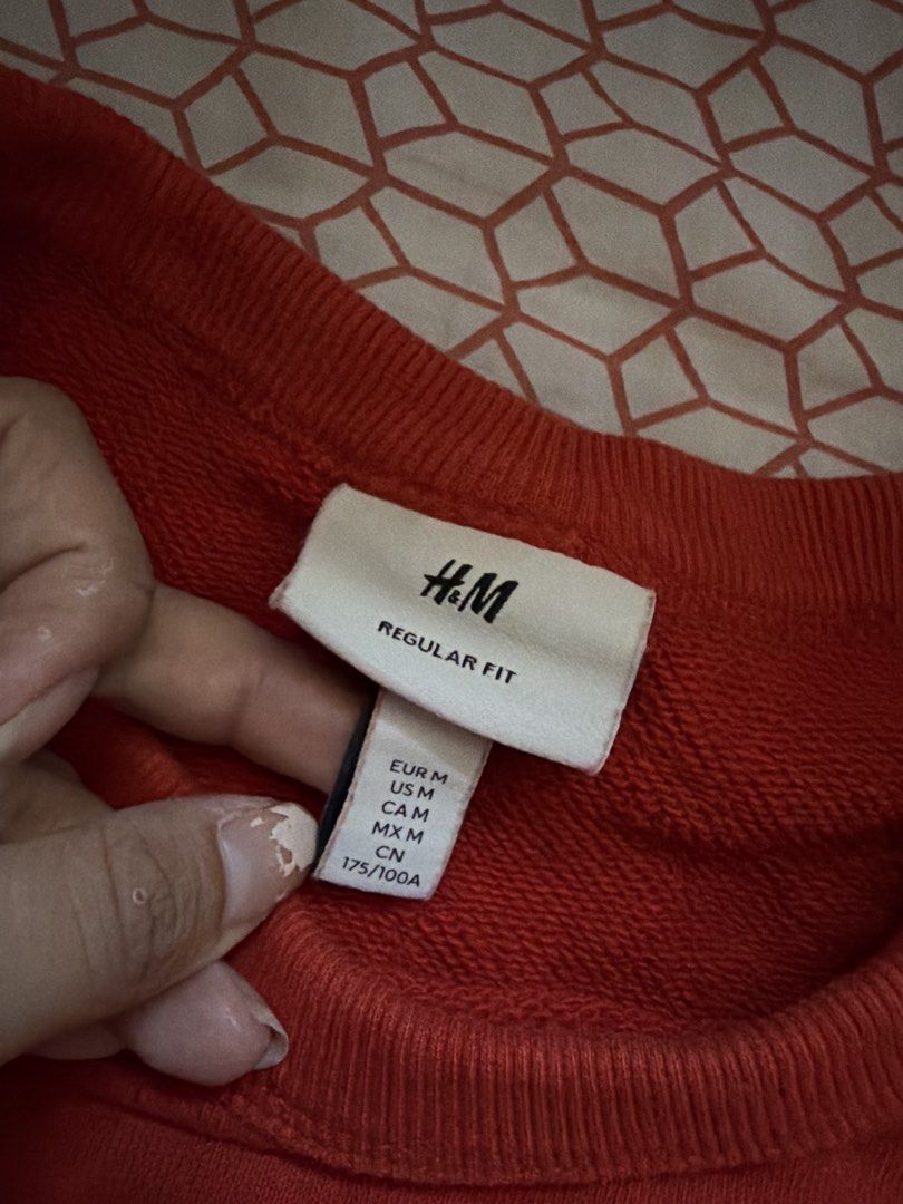 H&M Red Crew Neck Sweatshirt Mens (Category: Coats, Jackets and Outerwear) located in Manila. Submitted by lovedbyina_190606 (Listing ID 1469004133, Image 3). Description: .