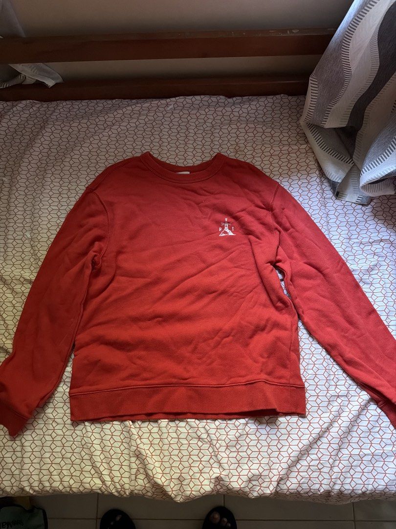 H&M Red Crew Neck Sweatshirt Mens (Category: Coats, Jackets and Outerwear) located in Manila. Submitted by lovedbyina_190606 (Listing ID 1469004133, Image 1). Description: .