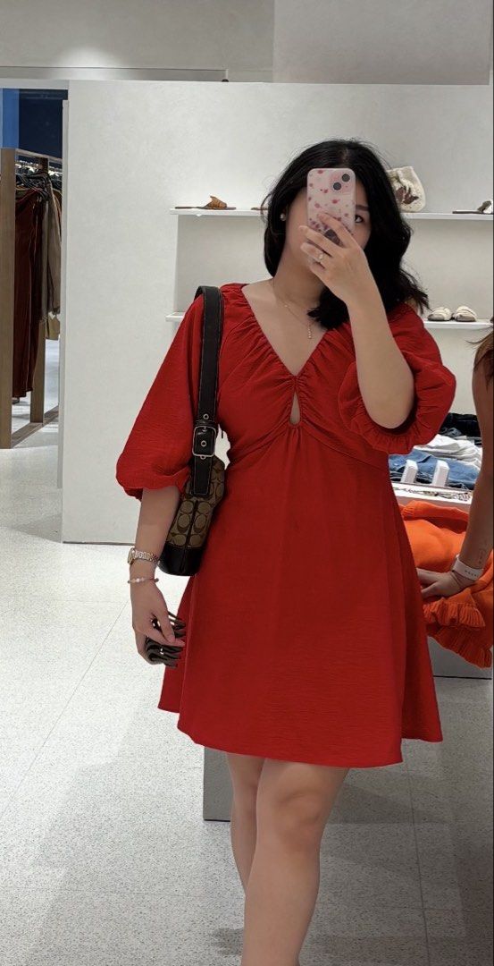 H&M Red Puff Sleeve Mini Dress (Category: Dresses) located in Manila. Submitted by clothesofitiew (Listing ID 1469102202, Image 1). Description: Style: Mini dress with V-neckline and front keyhole cutout and has zipper on the side Sleeves: Short puffy elbow-length sleeves with gathers Fits S-M.