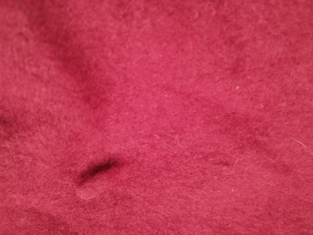 H&M Red Wool Beret One Size (Category: Hats & Beanies) located in Baguio. Submitted by katgon2016 (Listing ID 1469161006, Image 2). Description: - Brand: H&M - Condition: Brand new with original price tag attached - Color: Vibrant red - Size: One size fits all - Material: 97% wool, 3% polyamide for a soft texture - Perfect cozy accessory for colder weather.