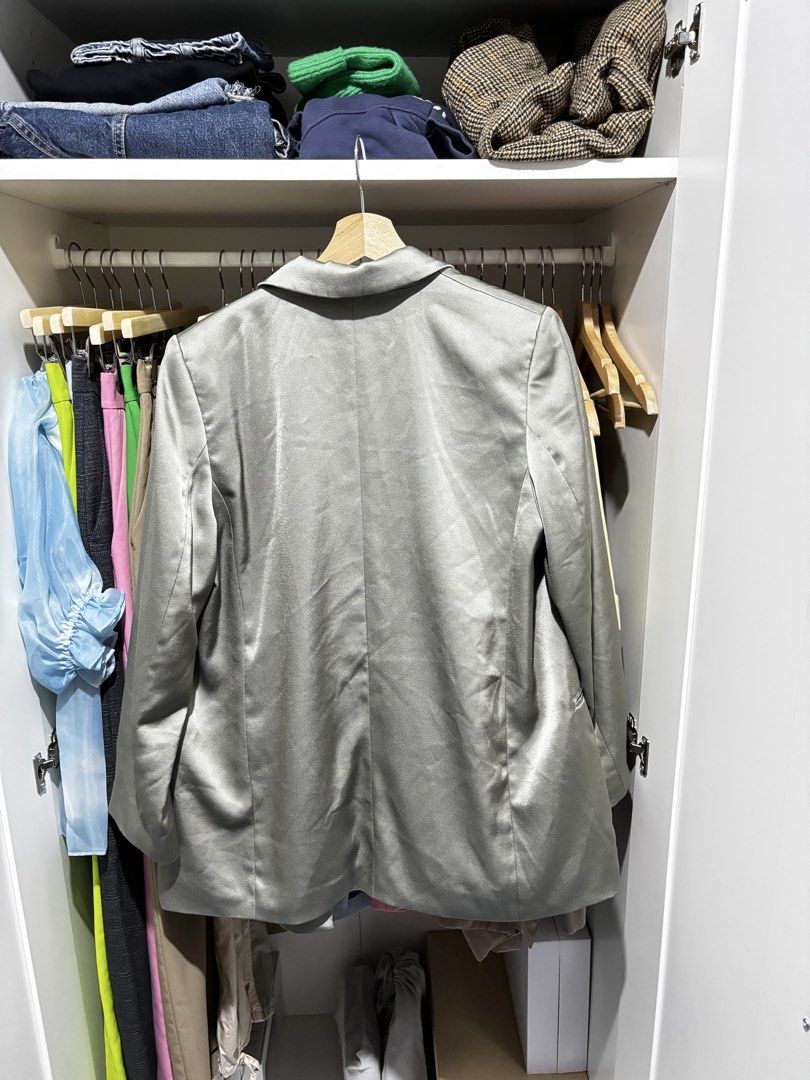 H&M Satin Single-Breasted Blazer and Pants (Set) (Category: Sets or Coordinates) located in Makati City. Submitted by amarthas.closet (Listing ID 1469036990, Image 2). Description: Texture: Satin-like Blazer: - Length: 77 cm - H&M size: Medium Trouser: - Length: 101 cm - Waist: 35.5 cm - H&M size: EUR 38, US 6.