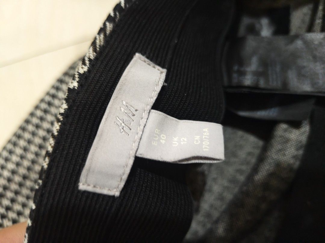 H&M semi stretch (Category: Activewear) located in Zamboanga. Submitted by ckealia (Listing ID 1468942602, Image 2). Description: good used condition size posted on photo eur 40,us 8 length 35 inches no flaws semi stretch.