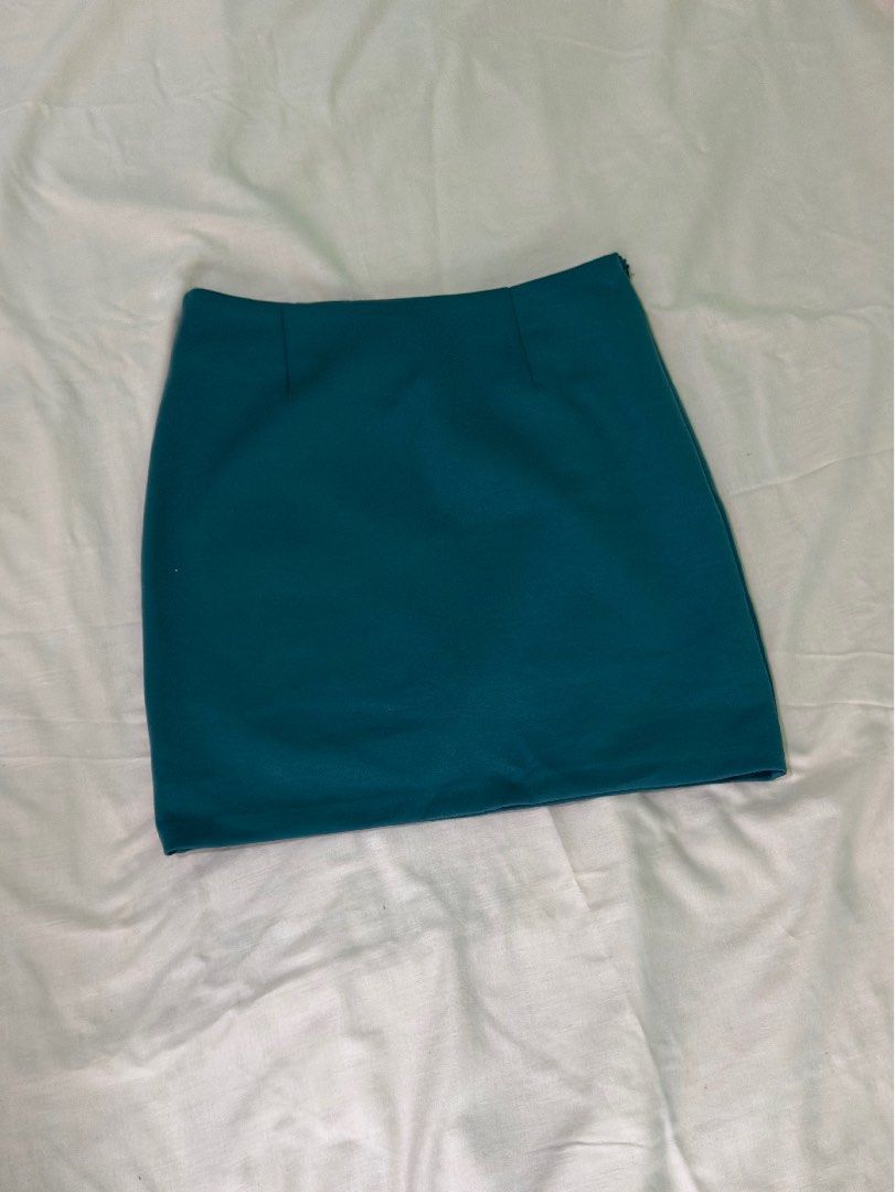 H&m Skirts (Category: Skirts) located in Quezon City. Submitted by pinkpreloved08 (Listing ID 1468939096, Image 3). Description: Blue h&m skirt Green skirt brand new.