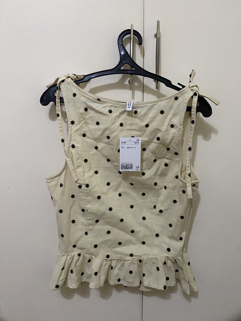H&M top (Category: Blouses) located in Manila. Submitted by raipng (Listing ID 1469002642, Image 1). Description: Not my size. .