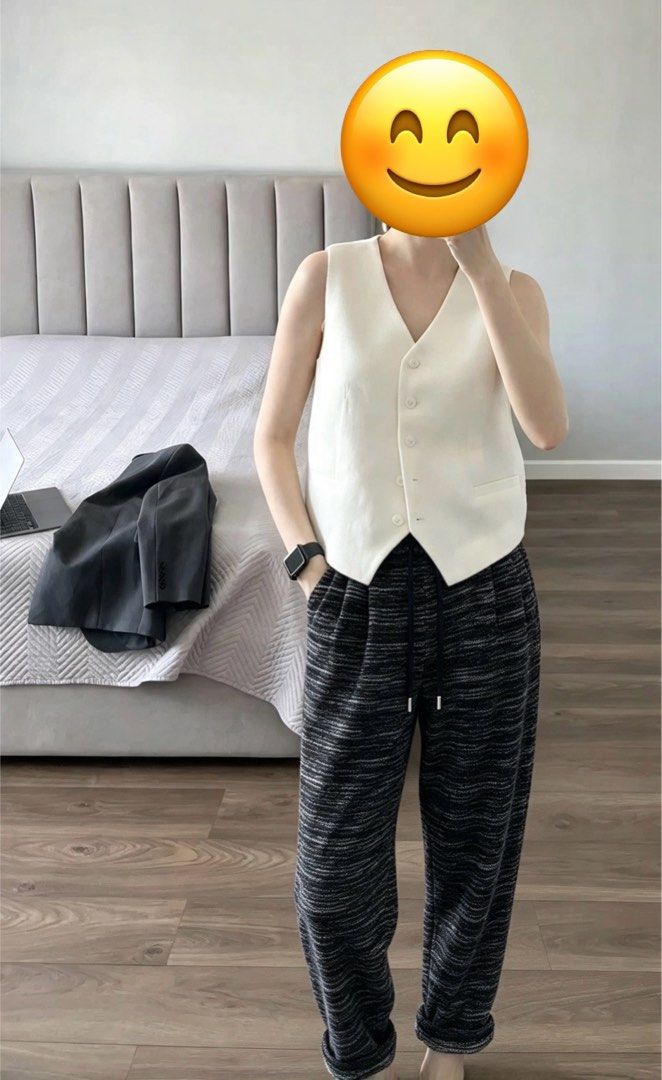 H&M Trouser (Category: Other Bottoms) located in Paranaque City. Submitted by famsale2016 (Listing ID 1469008181, Image 1). Description: Size M on tag can fit L Garterized.