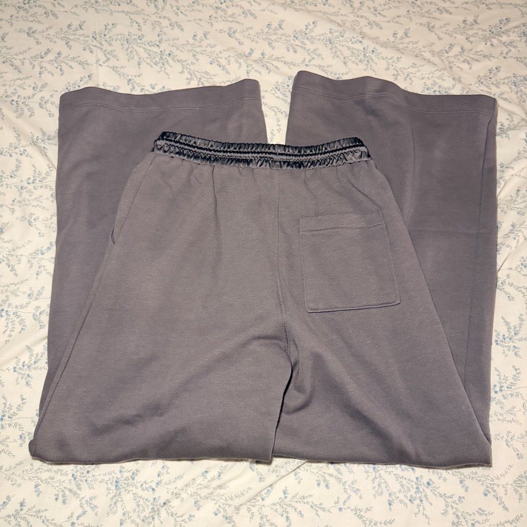 H&M Wide Leg Drawstring Sweatpants Grey XXS (Category: Joggers) located in Manila. Submitted by juliarmls (Listing ID 1469091572, Image 2). Description: • No issues / flaws • In really good condition • Used once only • Satin waistband, matching drawstring, two side pockets, and one back patch pocket .
