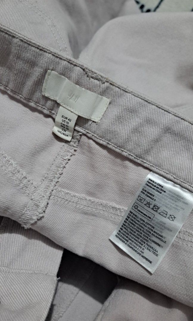 H&M wideleg pants (Category: Jeans) located in Baguio. Submitted by thriftfit17 (Listing ID 1469052681, Image 2). Description: h&m wideleg pants size eur32 almost new php 600 dm if interested 🤙.