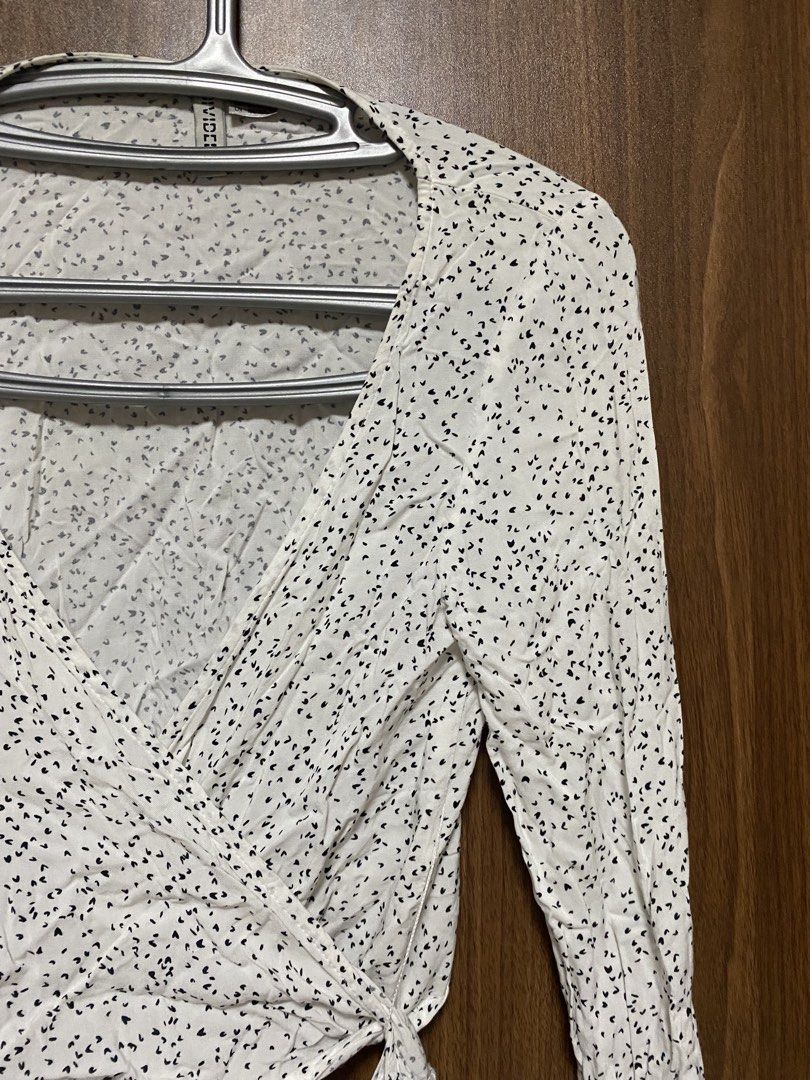 H&M Wrap Top in White (Category: Blouses) located in Paranaque City. Submitted by slowsundays.club (Listing ID 1468966589, Image 3). Description: .