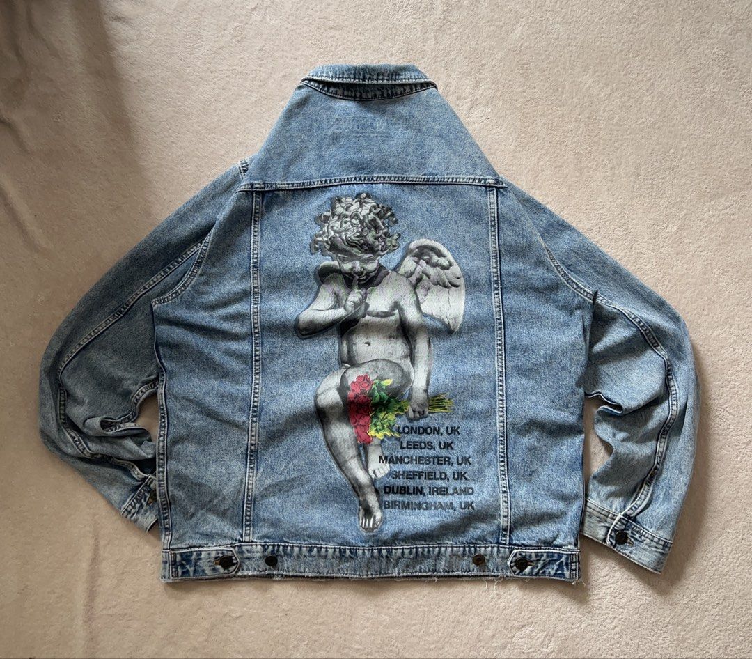 H&M x Young Thug Denim Jacket (Limited Release) (Extra Large) (Category: Luxury Apparel) located in Caloocan City. Submitted by oliver0417 (Listing ID 1468981121, Image 1). Description: Size XL Issue nya lang is just a minimal hairlines sa Print the rest all in good condition. .