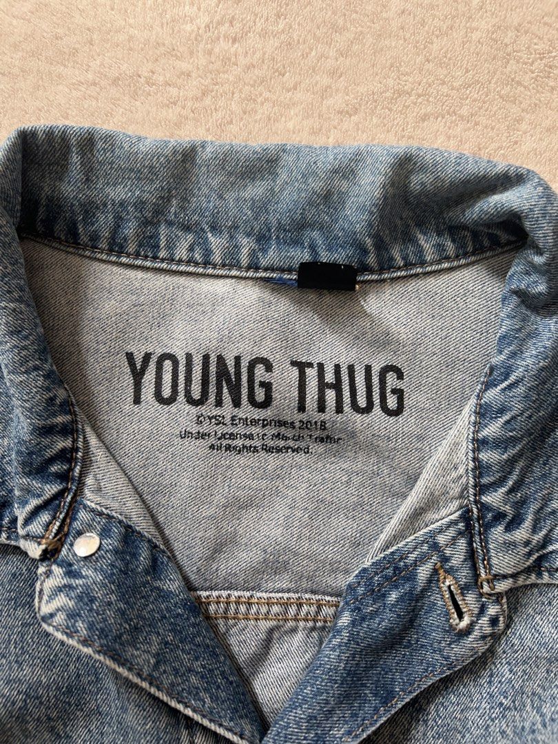 H&M x Young Thug Denim Jacket (Limited Release) (Extra Large) (Category: Luxury Apparel) located in Caloocan City. Submitted by oliver0417 (Listing ID 1468981121, Image 2). Description: Size XL Issue nya lang is just a minimal hairlines sa Print the rest all in good condition. .