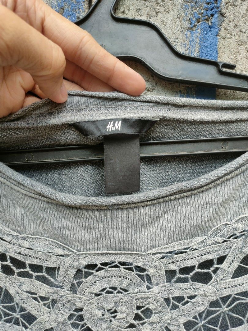 H&M Y2k top (Category: Others Tops) located in Manila. Submitted by jihan.nunez_8 (Listing ID 1468985975, Image 3). Description: 20x24 need wash lng.