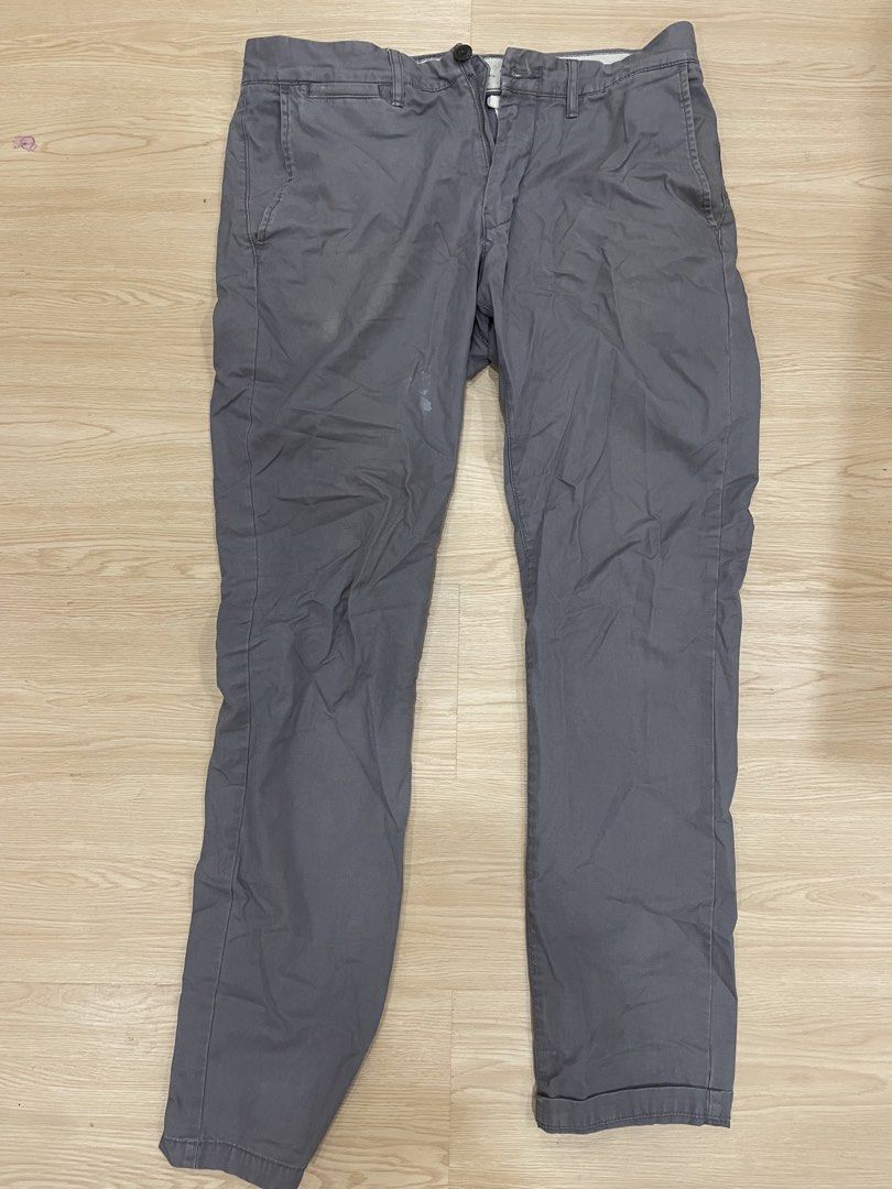 HnM LOGG (Category: Jeans) located in Manila. Submitted by bedlambuzz (Listing ID 1469101460, Image 1). Description: WYSIWYG ALL JEANS ARE USED BUT FULLY WEARABLE BUTTONS AND ZIPPERS INTACT MAY HAVE SLIGHT DISCOLORATION OR SMALL FLAWS.