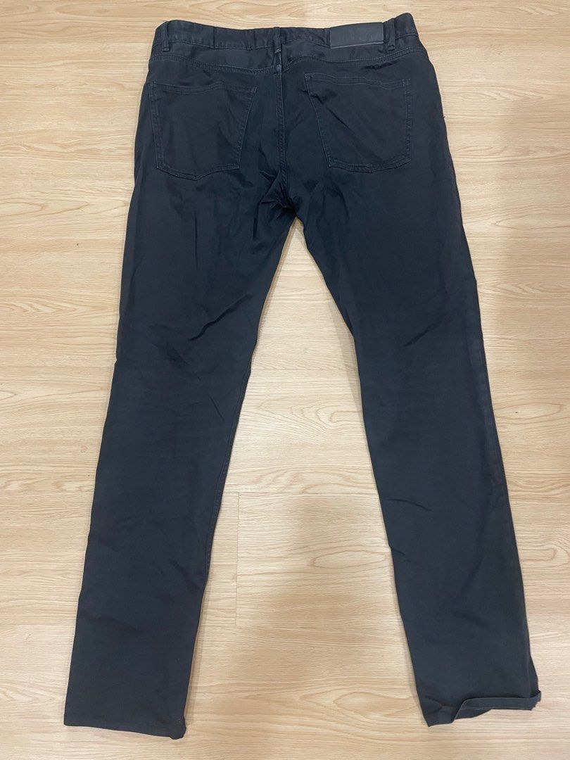 HnM Slim Fit denim jeans (Category: Jeans) located in Manila. Submitted by bedlambuzz (Listing ID 1469101979, Image 3). Description: WYSIWYG ALL JEANS ARE USED BUT FULLY WEARABLE BUTTONS AND ZIPPERS INTACT MAY HAVE SLIGHT DISCOLORATION OR SMALL FLAWS.