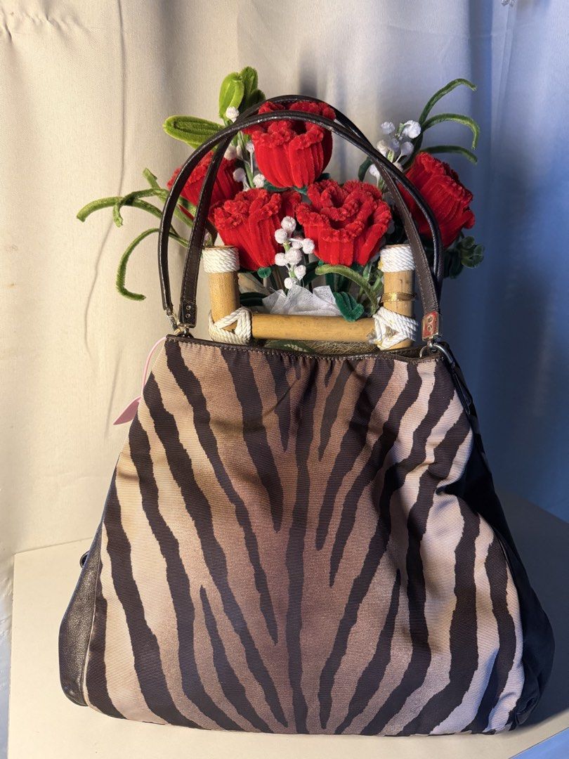 Hobo zebra (Category: Shoulder Bags) located in Manila. Submitted by chic_coach (Listing ID 1468977000, Image 1). Description: .