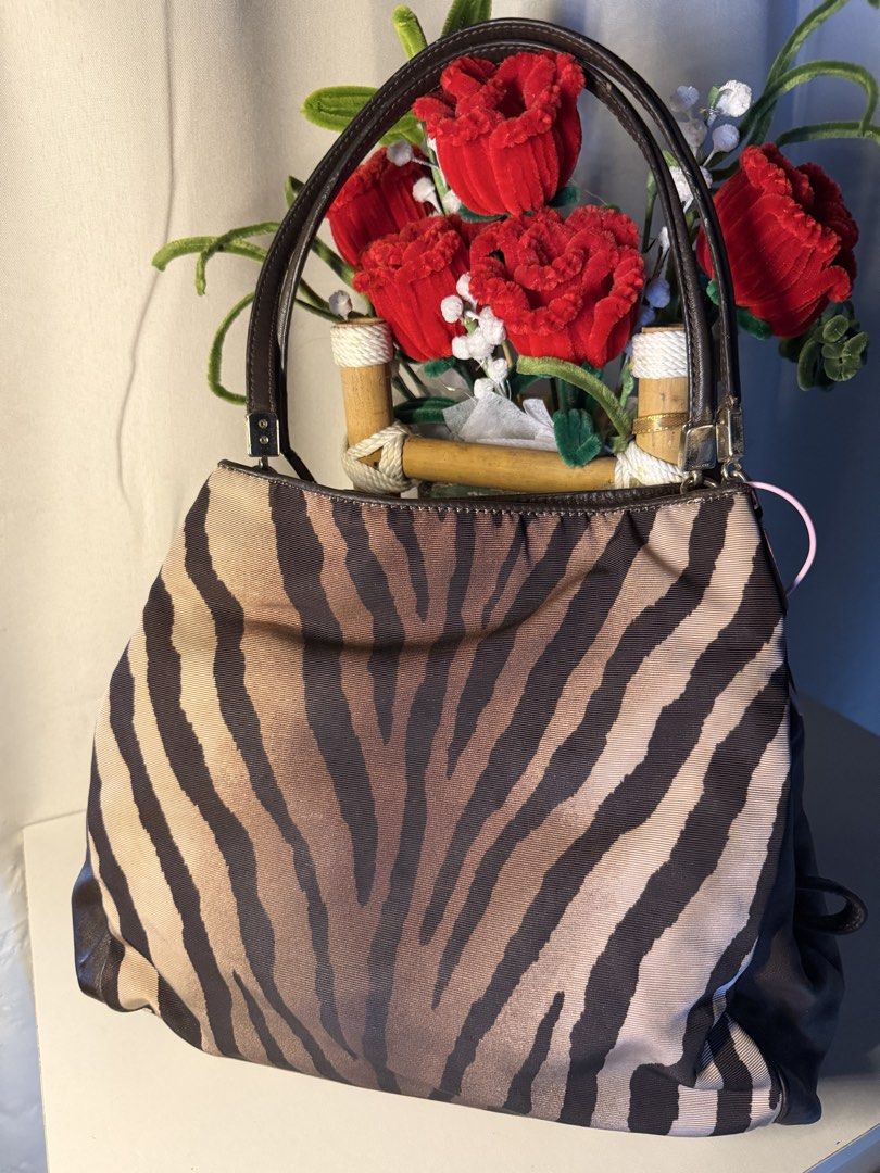 Hobo zebra (Category: Shoulder Bags) located in Manila. Submitted by chic_coach (Listing ID 1468977000, Image 3). Description: .