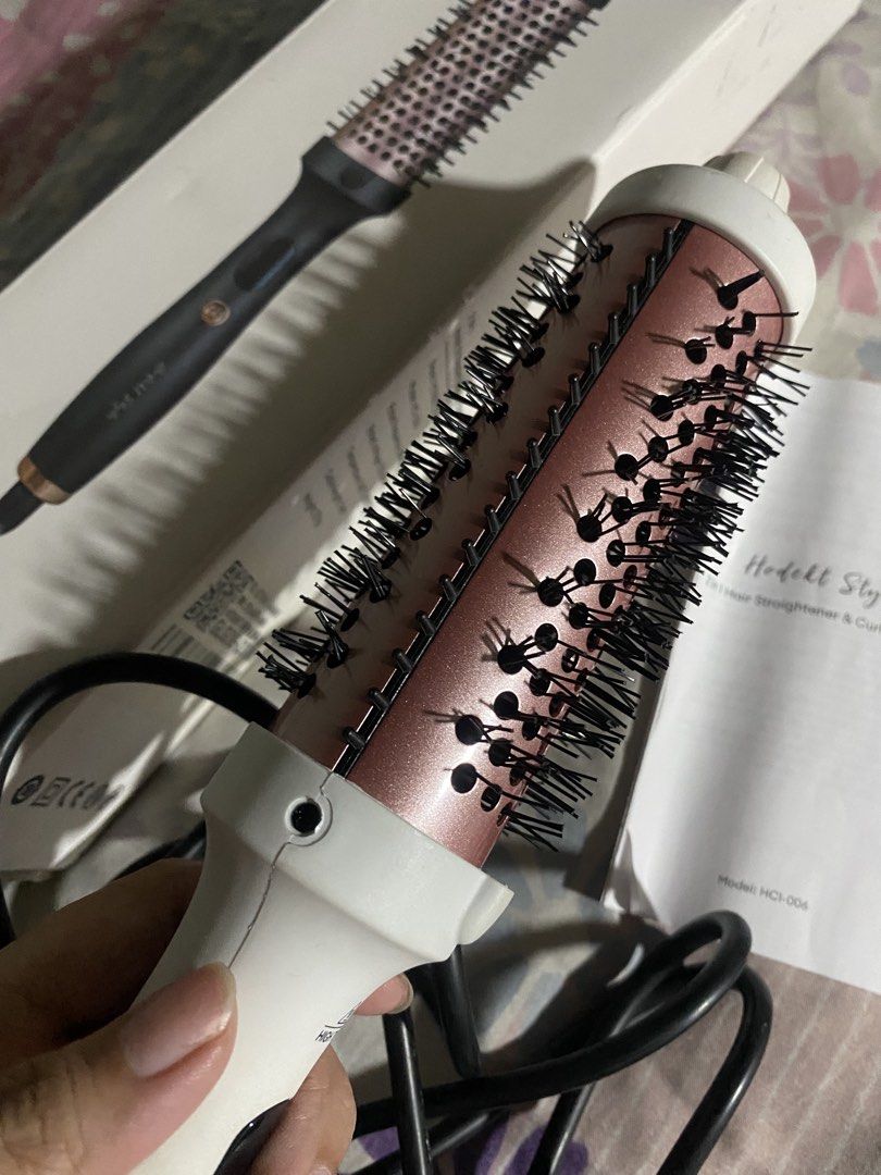 Hodekt Thermal Brush (Category: Hair) located in Manila. Submitted by sieee9 (Listing ID 1469134254, Image 2). Description: Brand new, never used! Only tested it when it arrived to check if it was working, but never actually used it. Selling it kasi hindi na maisingit sa schedule ko as a working student lol. Still in great condition! 🤍.