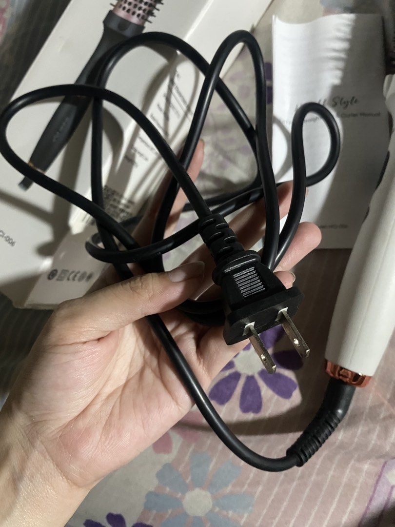 Hodekt Thermal Brush (Category: Hair) located in Manila. Submitted by sieee9 (Listing ID 1469134254, Image 3). Description: Brand new, never used! Only tested it when it arrived to check if it was working, but never actually used it. Selling it kasi hindi na maisingit sa schedule ko as a working student lol. Still in great condition! 🤍.