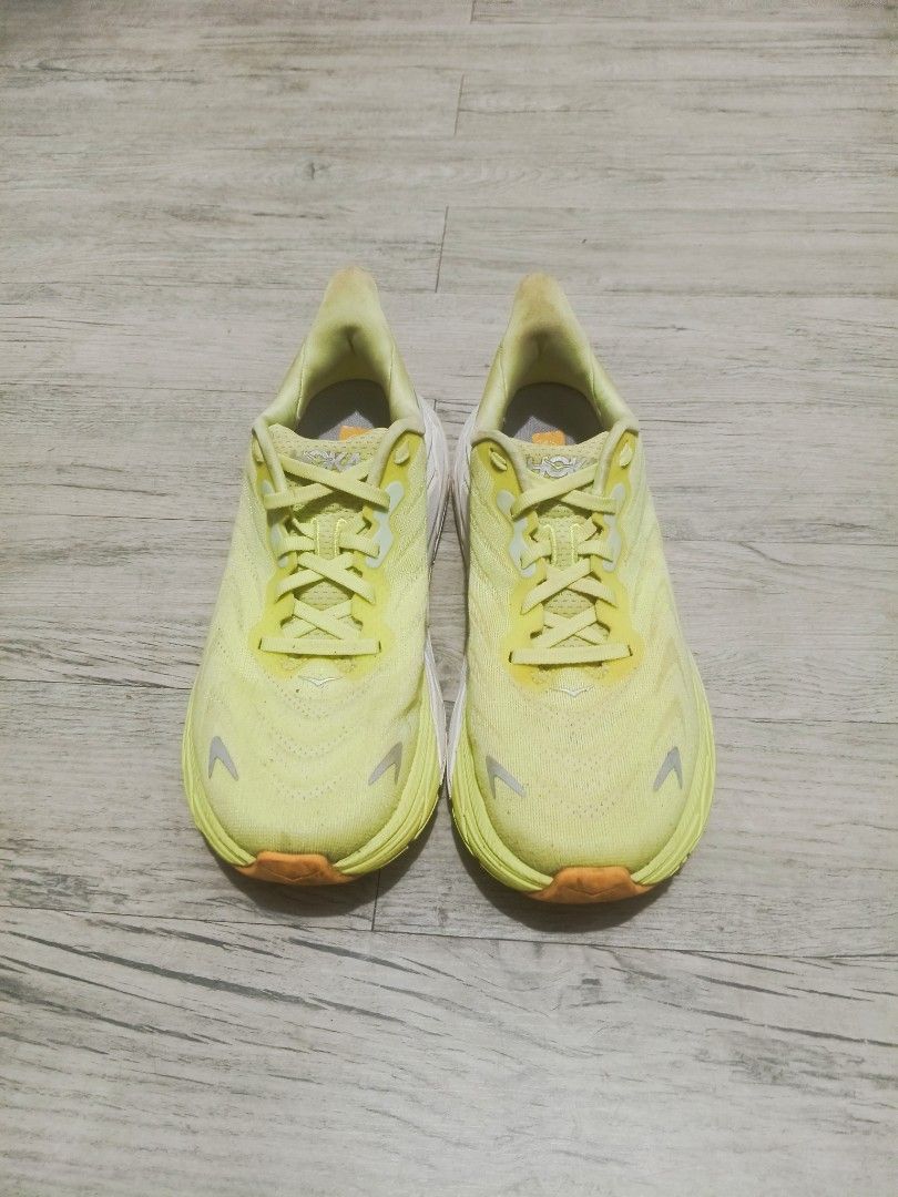 Hoka Arahi 6 size 7.5 (Category: Activewear) located in Imus. Submitted by ddlre.vibe.co. (Listing ID 1469046631, Image 1). Description: authentic original tag not visible declutter loc. Imus Cavite.