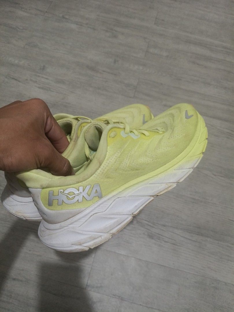 Hoka Arahi 6 size 7.5 (Category: Activewear) located in Imus. Submitted by ddlre.vibe.co. (Listing ID 1469046631, Image 2). Description: authentic original tag not visible declutter loc. Imus Cavite.