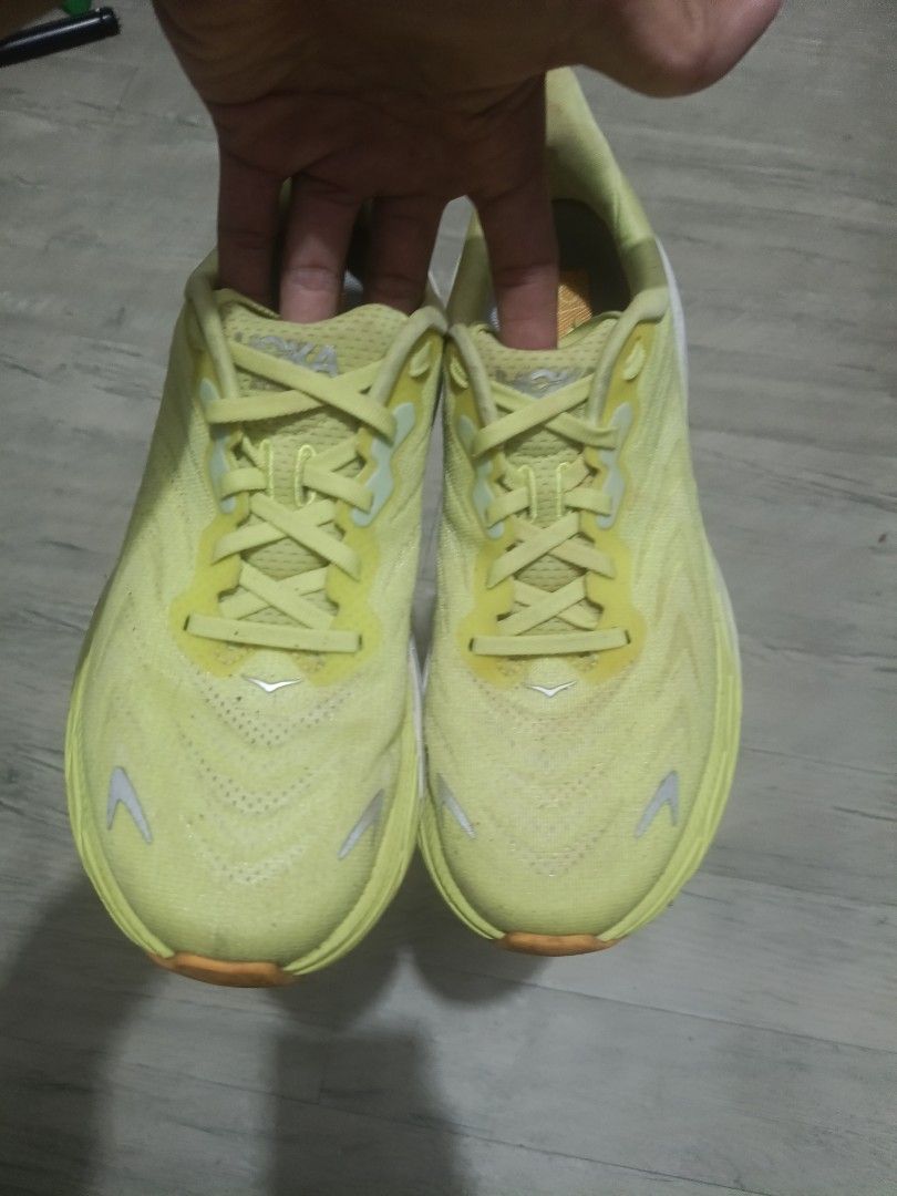 Hoka Arahi 6 size 7.5 (Category: Activewear) located in Imus. Submitted by ddlre.vibe.co. (Listing ID 1469046631, Image 3). Description: authentic original tag not visible declutter loc. Imus Cavite.