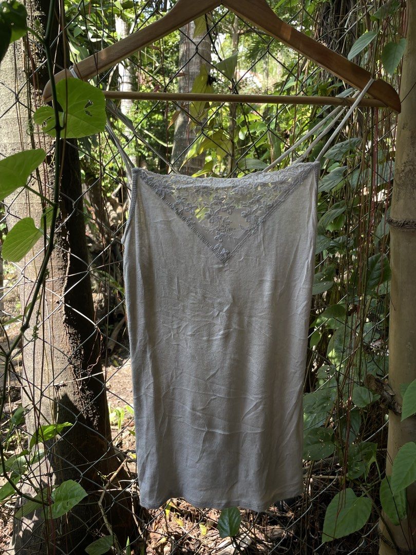 Hollister (Category: Blouses) located in M'Lang. Submitted by thrift_finds2 (Listing ID 1468938592, Image 2). Description: .
