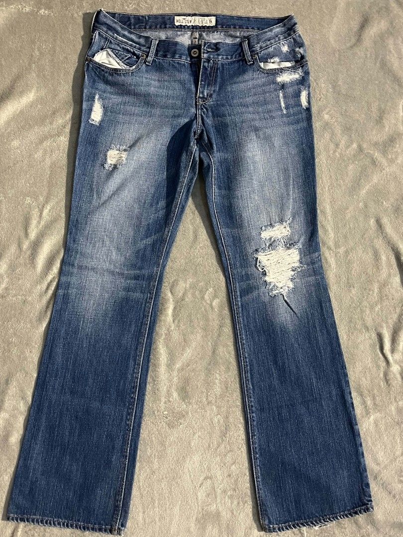 Hollister jeans (Category: Jeans) located in Manila. Submitted by zenwind_3cdc42 (Listing ID 1469077816, Image 1). Description: Hollister distressed bootcut jeans • Authentic Asnew • Not Thrift Fresh from Canada • Details on Each pic • Ship thru j&t // door to door // lalamove • Payment thru // Gcash // Cash DM me to claim reply padin ako sa Isa Kong account till October 22 po.