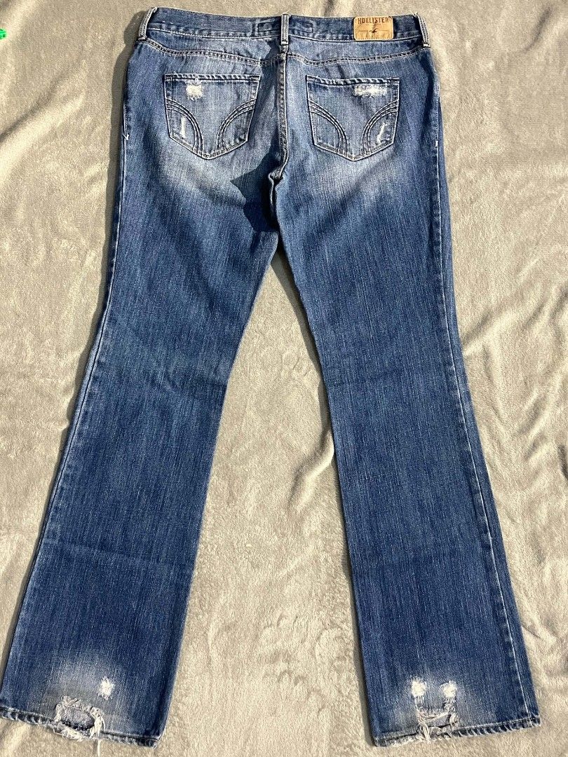 Hollister jeans (Category: Jeans) located in Manila. Submitted by zenwind_3cdc42 (Listing ID 1469077816, Image 3). Description: Hollister distressed bootcut jeans • Authentic Asnew • Not Thrift Fresh from Canada • Details on Each pic • Ship thru j&t // door to door // lalamove • Payment thru // Gcash // Cash DM me to claim reply padin ako sa Isa Kong account till October 22 po.