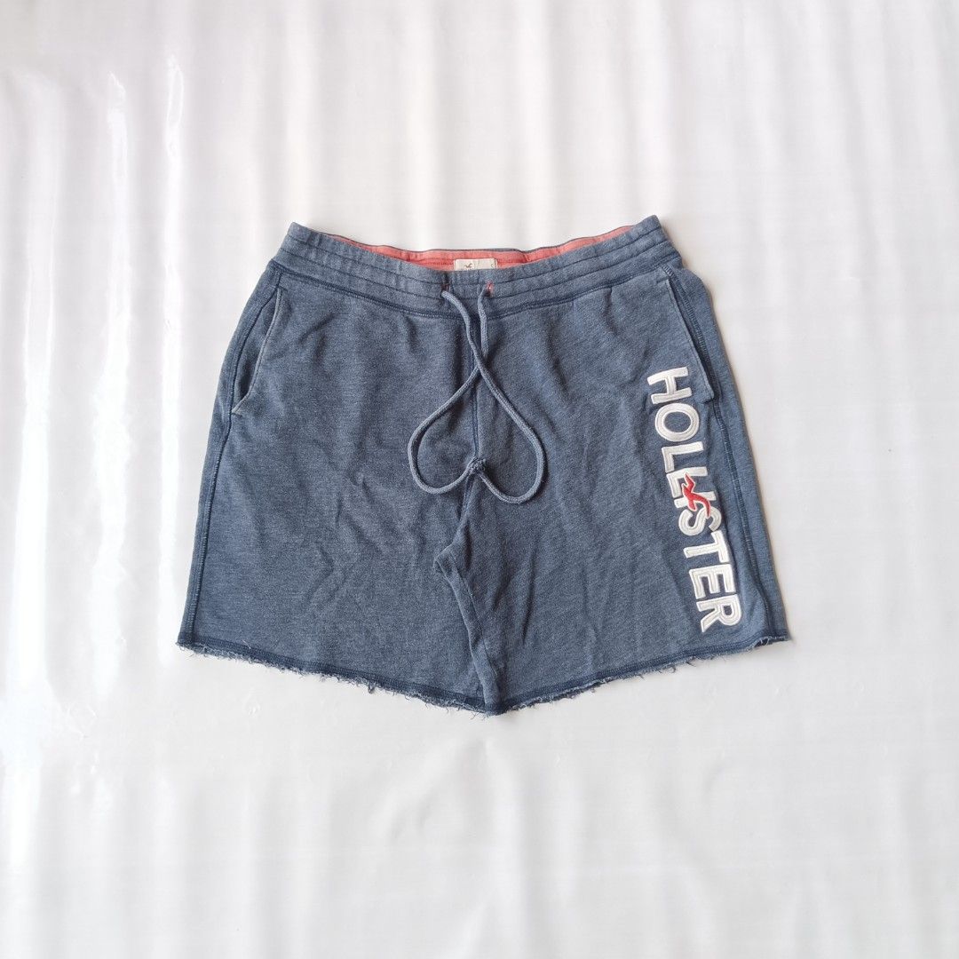 Hollister Shorts (Category: Shorts) located in San Luis. Submitted by 3fted.au (Listing ID 1469014917, Image 1). Description: Hollister Shorts Good Condition 9/10 Color Rate sign of usage on inner waist size S on tag Waist: free waist up to 34 Length: 16.5 Thigh: 13.5 Leg Opening: 12.4 🏷️280.
