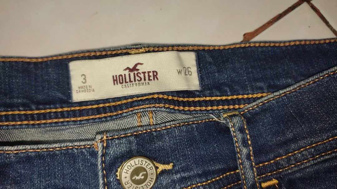 HOLLISTER Y2K SHORTS (Category: Shorts) located in Baguio. Submitted by bellscoollections (Listing ID 1469109518, Image 2). Description: HOLLISTER Y2K SHORTS SIZE 26 on tag EXCELLENT - LIKE NEW CONDI ❗300 PESOS ONLY DM FOR FASTER TRANSACTIONS OPEN FOR SHIPPING (payment first +sf).
