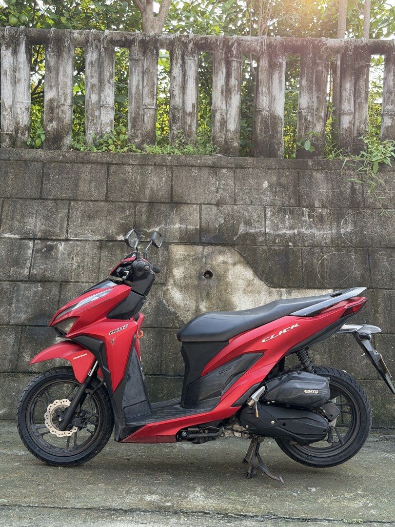 Honda Click 150i Scooter (Category: Motorbikes for Sale) located in Manila. Submitted by maryjoy10 (Listing ID 1469045775, Image 1). Description: 33k nalang. Honda Click V2 150i (Keyless) 16k ODO Unli Scan\ Orig papers\ Registered until May 2027\ First owner acquired\ Tahimik engine\ No usok or tagas\ Gas and go\ Brandnew battery\ Brandnew front and back tires\ Newly change oil/gear oil\ Life time warranty sa papel pag fake suli ko pera mo. Issue