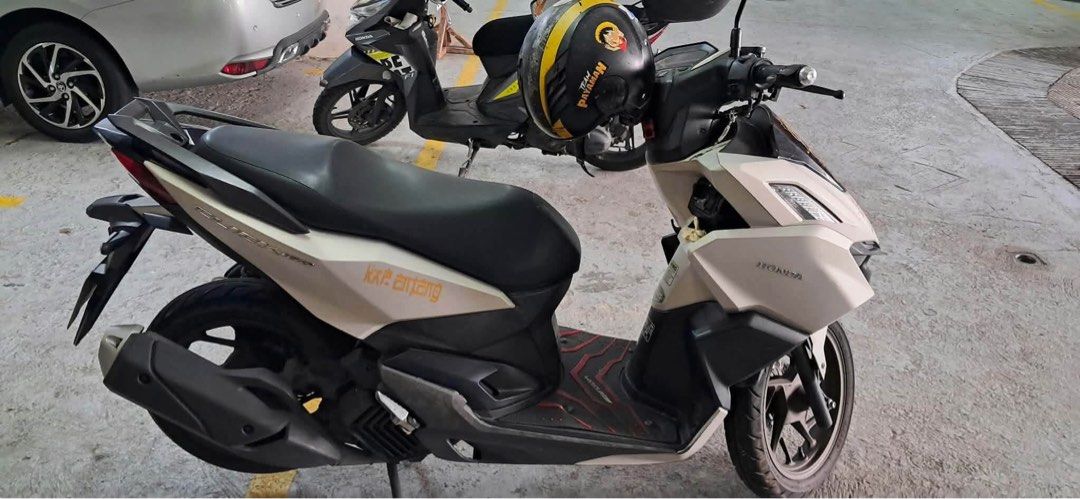 HONDA CLICK 160 (Category: Motorbikes for Sale) located in Makati City. Submitted by jack4910 (Listing ID 1469001303, Image 2). Description: 💰 ₱75,000 — Negotiable for Sure Buyers ✨ A well-loved ride, ready for its next owner. 🏍️ Details: Model: Honda Click 160 Year: 2023 Mileage: 30,780 km Color: White & Black Smooth-running engine Fully Paid Complete OR/CR Complete set of keys 2 Remote Keys Included 📍 Location: Makati City RFS: Personal reas