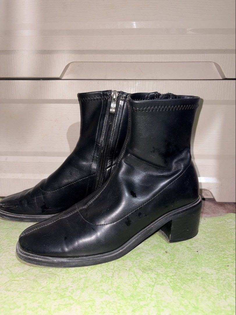 Honeygirl boots (Category: Boots) located in Manila. Submitted by yangbuyandsell (Listing ID 1469003426, Image 2). Description: From Hongkong Size 36.
