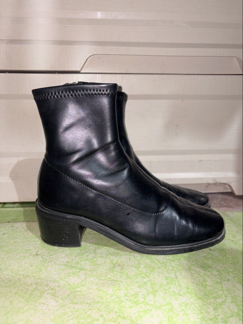 Honeygirl boots (Category: Boots) located in Manila. Submitted by yangbuyandsell (Listing ID 1469003426, Image 1). Description: From Hongkong Size 36.