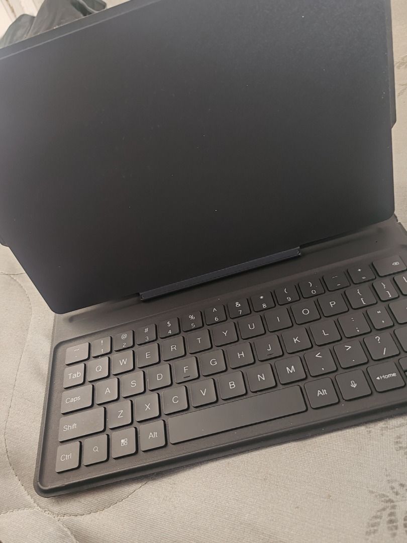 HONOR PAD X9B USED FOR 2 MONTHS (Category: Android) located in Quezon City. Submitted by warmstone.b8cf5a (Listing ID 1468941364, Image 3). Description: LFB HONOR PAD X8B. USED FOR ONLY 2 MONTHS ORIGINAL PRICE : 14,000 KUNIN NYO NA PO. 10,000 WITH KEYBOARD , CASE, AND TEMPERED GLASS. RAM: 4GB ROM: 128 GB .