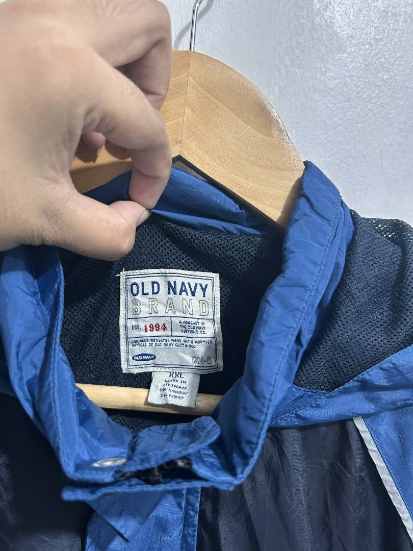 Hooded Pullover Windbreaker Jacket (Category: Coats, Jackets and Outerwear) located in Rizal. Submitted by thrift_finds_739 (Listing ID 1469050294, Image 3). Description: NO ISSUE Excellent Condition Size: XXLarge Color rate: 9/10 Length: 26 Width: 33 Please manage your expectations — we open premium bulk ukay bundles shipped directly from the US! 🇺🇸.