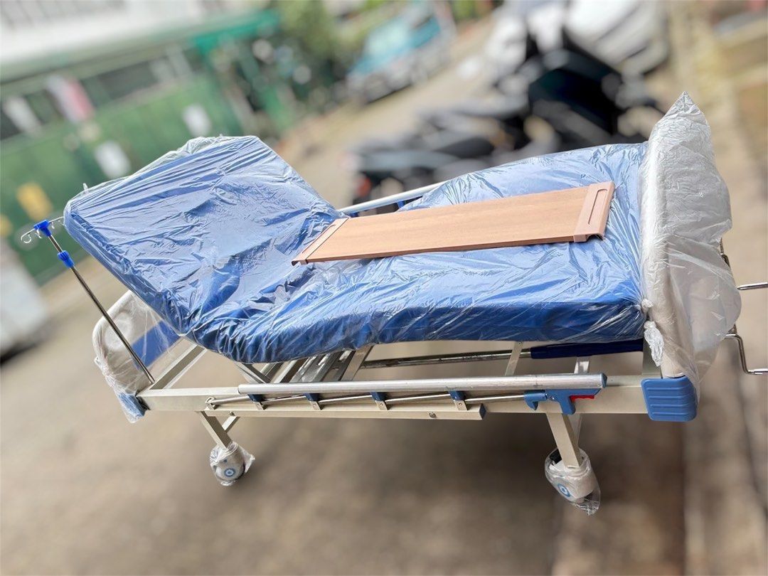 Hospital Bed 2 Cranks Manual (Category: Medical Supplies & Tools) located in Quezon City. Submitted by indaytals (Listing ID 1468932126, Image 1). Description: Deliver Pick up COD.