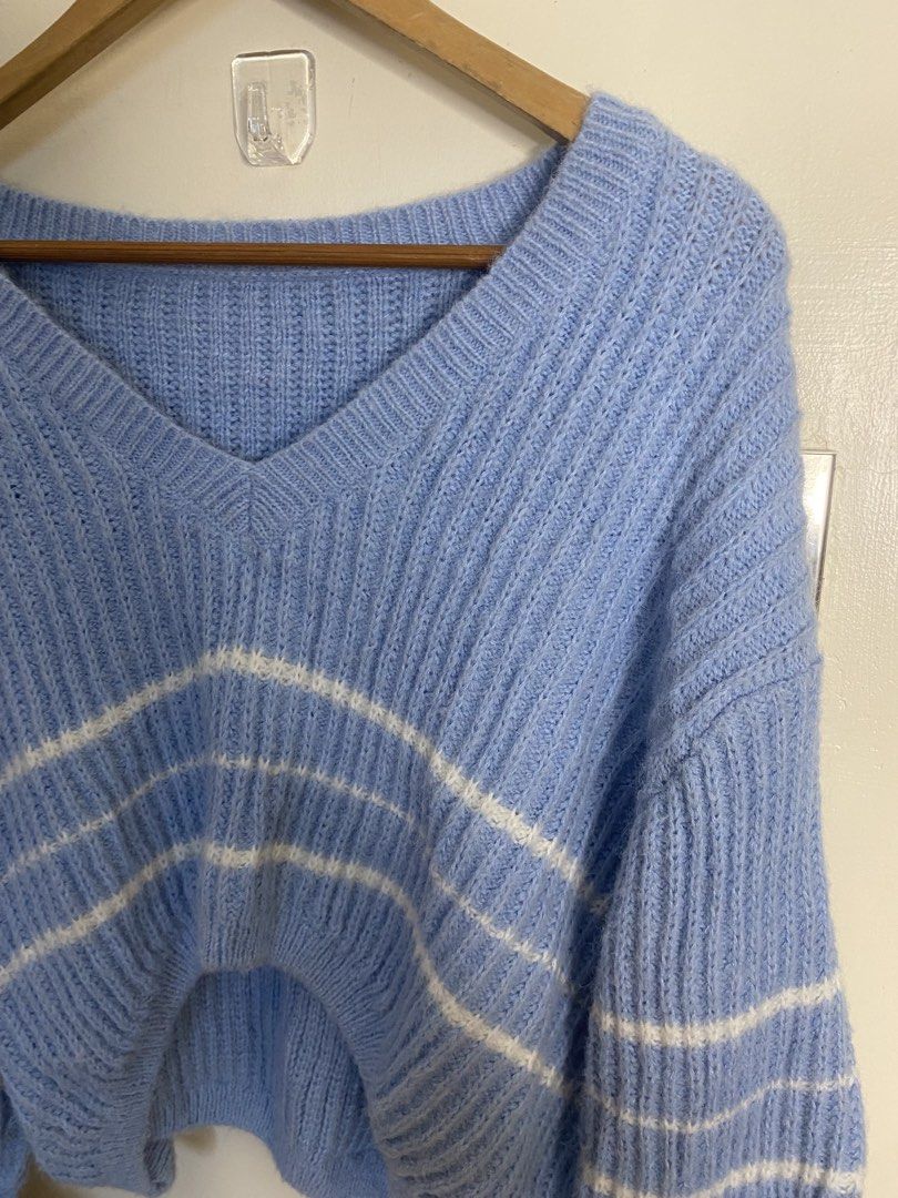 HQ knit crop pullover m/l sale c18 (Category: Coats, Jackets and Outerwear) located in Baguio. Submitted by buyforless_2600 (Listing ID 1468994853, Image 3). Description: .