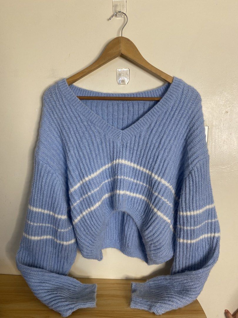 HQ knit crop pullover m/l sale c18 (Category: Coats, Jackets and Outerwear) located in Baguio. Submitted by buyforless_2600 (Listing ID 1468994853, Image 1). Description: .