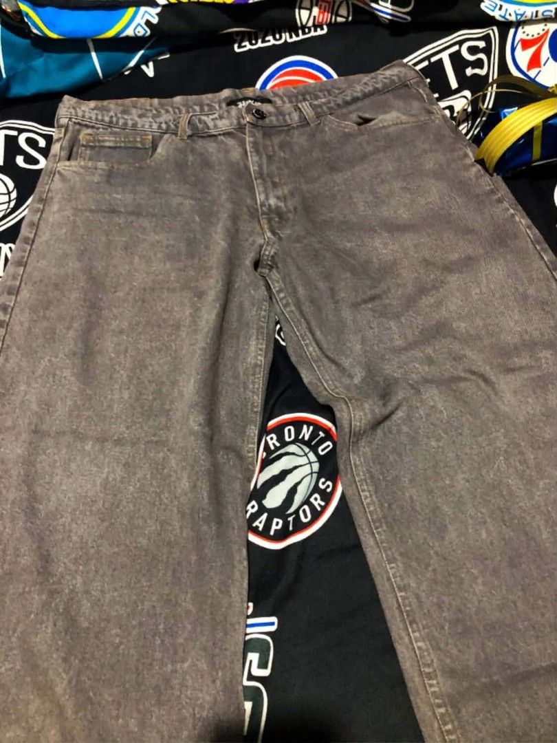 HSO BAGGY JEANS (Category: Jeans) located in Pasay City. Submitted by trueocean_d2c5d2 (Listing ID 1468951093, Image 2). Description: like new size xl.