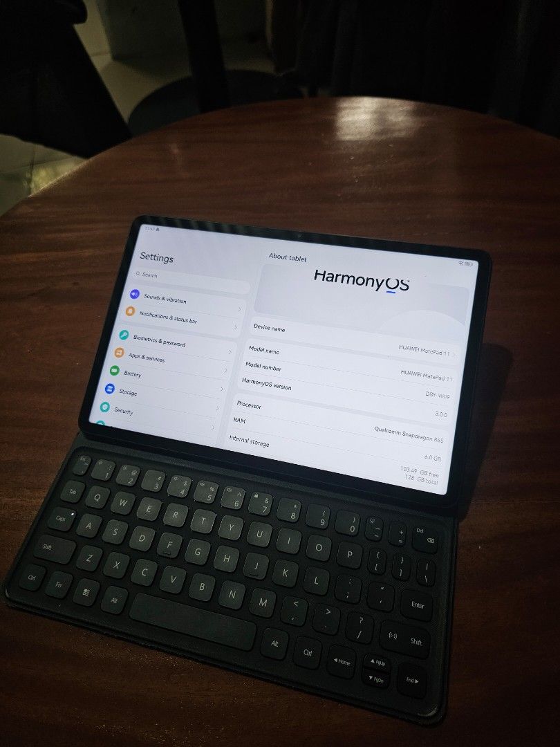 Huawei MatePad 11 inch (2021) (Category: Android) located in Caloocan City. Submitted by angelocas (Listing ID 1468984258, Image 3). Description: Huawei Matepad 11 (2021) 11 inches display 120hz refresh rate snapdragon 865 chipset no sim slot it is in great condition personal used great performance specially in gaming can run 120fps codm selling it for 8k slight negotiable brand new price is 26k+ inclusions: unit huawei smart keyboard (worth 2k+)