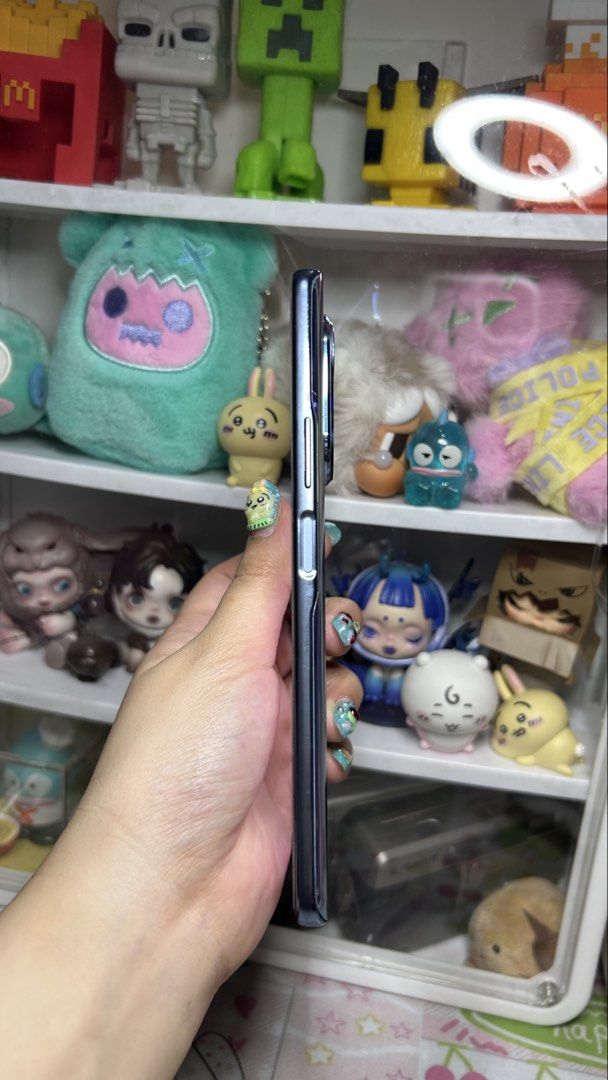 Huawei Nova 9 SE (Category: Huawei) located in Manila. Submitted by yume_artsss (Listing ID 1468984934, Image 3). Description: - Brand/Model: Huawei Nova 9 SE - Storage: 128GB - Design: Stylish, slim profile with a glossy, light-reflecting back finish - Condition: Well-maintained and in great shape, used it for 20 times only - Inclusions: Includes a stylish patterned phone case - I can send more videos for more details and smoothness of the devic