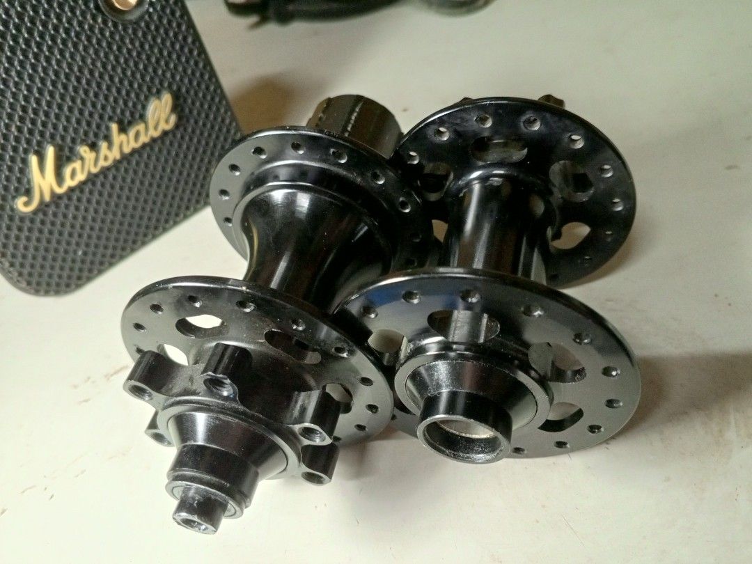 Hubs MTB pair (Category: Bicycles) located in Marikina City. Submitted by s1xtr3y_63 (Listing ID 1468972555, Image 2). Description: Hubs 32 holes front and rear - Thru - axle Non - boost - Rear hub with removable QR converter - 6 pawls HG freehub P1,000 only fixed Marikina Area .
