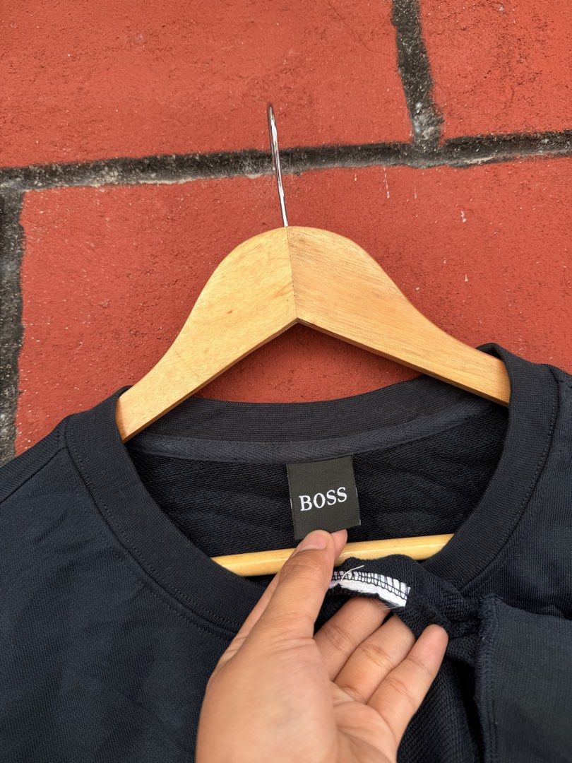 Hugo Boss (Category: Coats, Jackets and Outerwear) located in Baguio. Submitted by mardimercredi14 (Listing ID 1469044680, Image 3). Description: 🔥 Hugo Boss Dimensions: 24*28 Condition: excellent Color Rate: 10 ❌ cut washtag ❌ needs laundry.