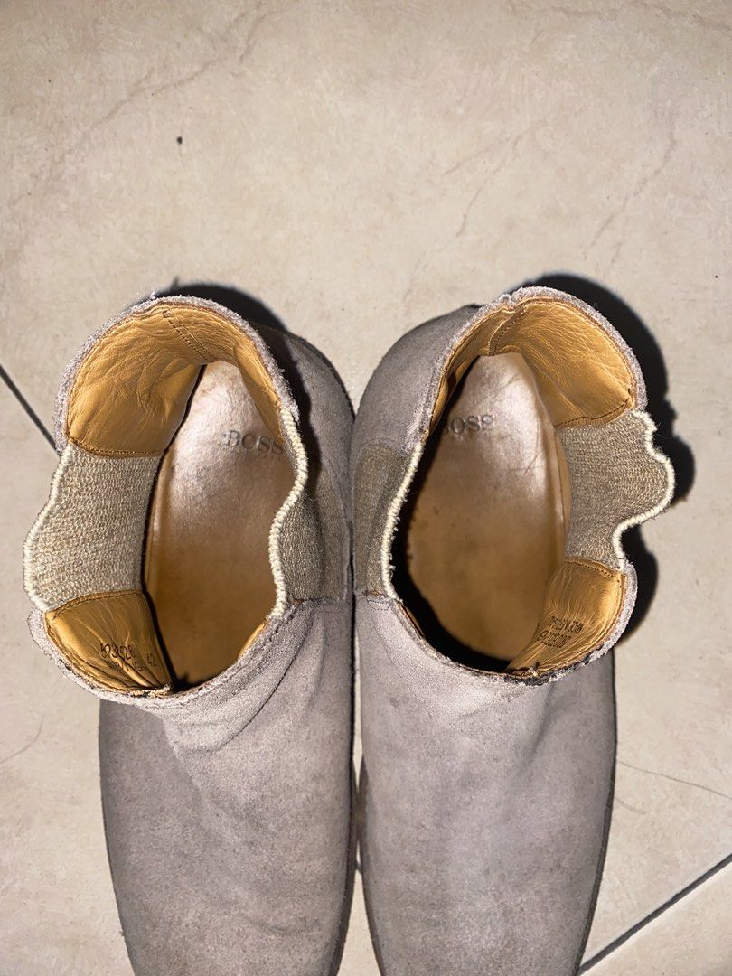 Hugo Boss Chelsea Boots (Category: Boots) located in Manila. Submitted by antonvarga38504 (Listing ID 1468999661, Image 3). Description: - Hugo Boss Suede Chelsea Boots - Rubber Sole - Made in Portugal.