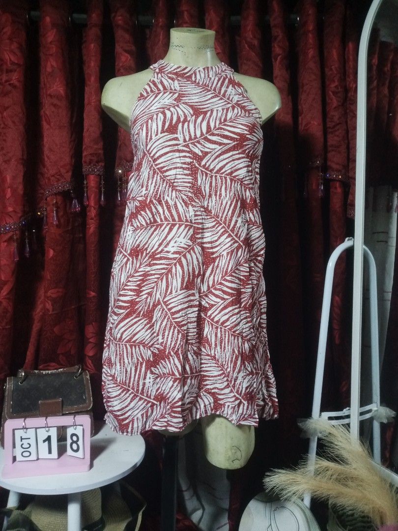 Hulter leaves mini dress (Category: Dresses) located in Manila. Submitted by wheneity67thifted (Listing ID 1469158301, Image 3). Description: .