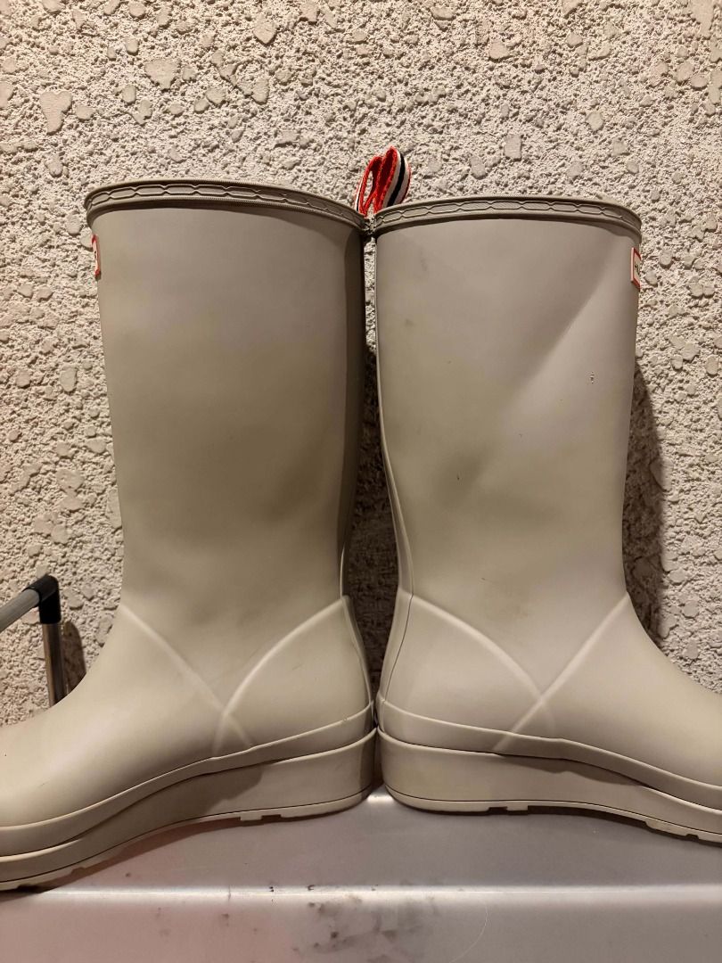 Hunter Womens Footwear and Clothing Size Guide Chart (Category: Boots) located in Quezon City. Submitted by wateverfloatsurboat (Listing ID 1469132607, Image 3). Description: Heel drag Comfy for that 20k steps a day :) - UK 6 see last pic for size guide.