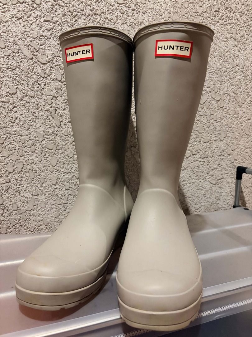 Hunter Womens Footwear and Clothing Size Guide Chart (Category: Boots) located in Quezon City. Submitted by wateverfloatsurboat (Listing ID 1469132607, Image 1). Description: Heel drag Comfy for that 20k steps a day :) - UK 6 see last pic for size guide.
