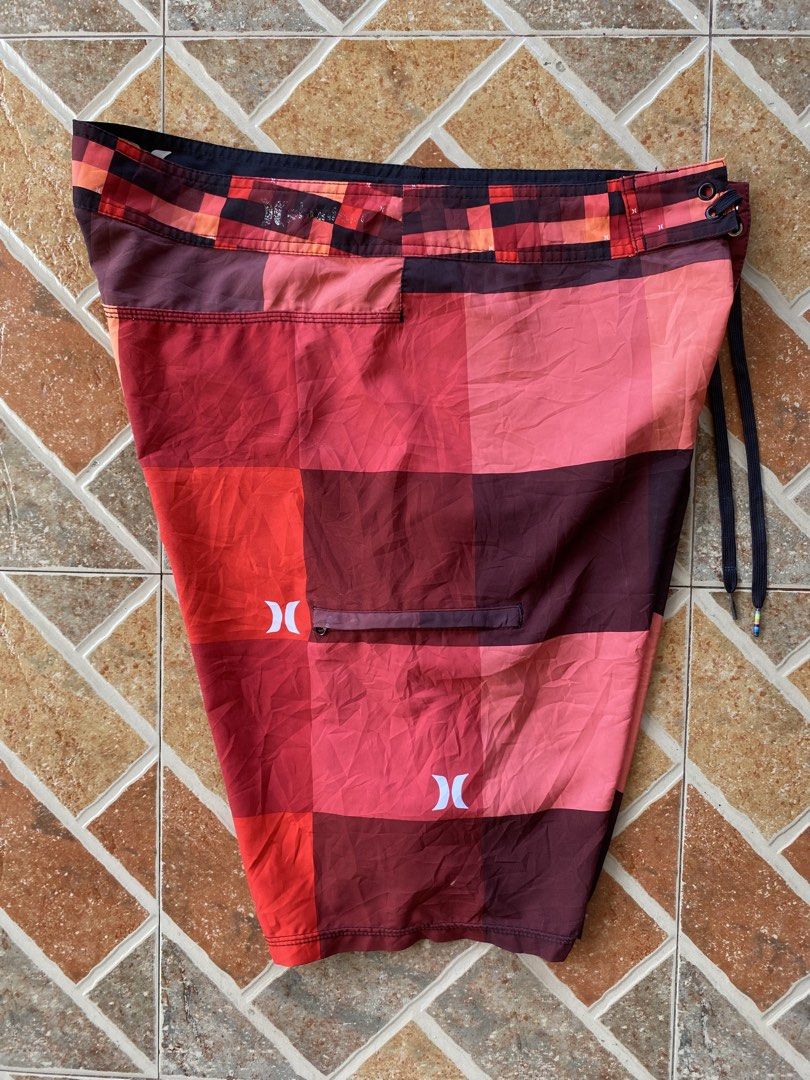 Hurley (Category: Swim Trunks & Board Shorts) located in Davao. Submitted by zhypo (Listing ID 1469096122, Image 3). Description: Size 34 Length 22 Excellent condition .