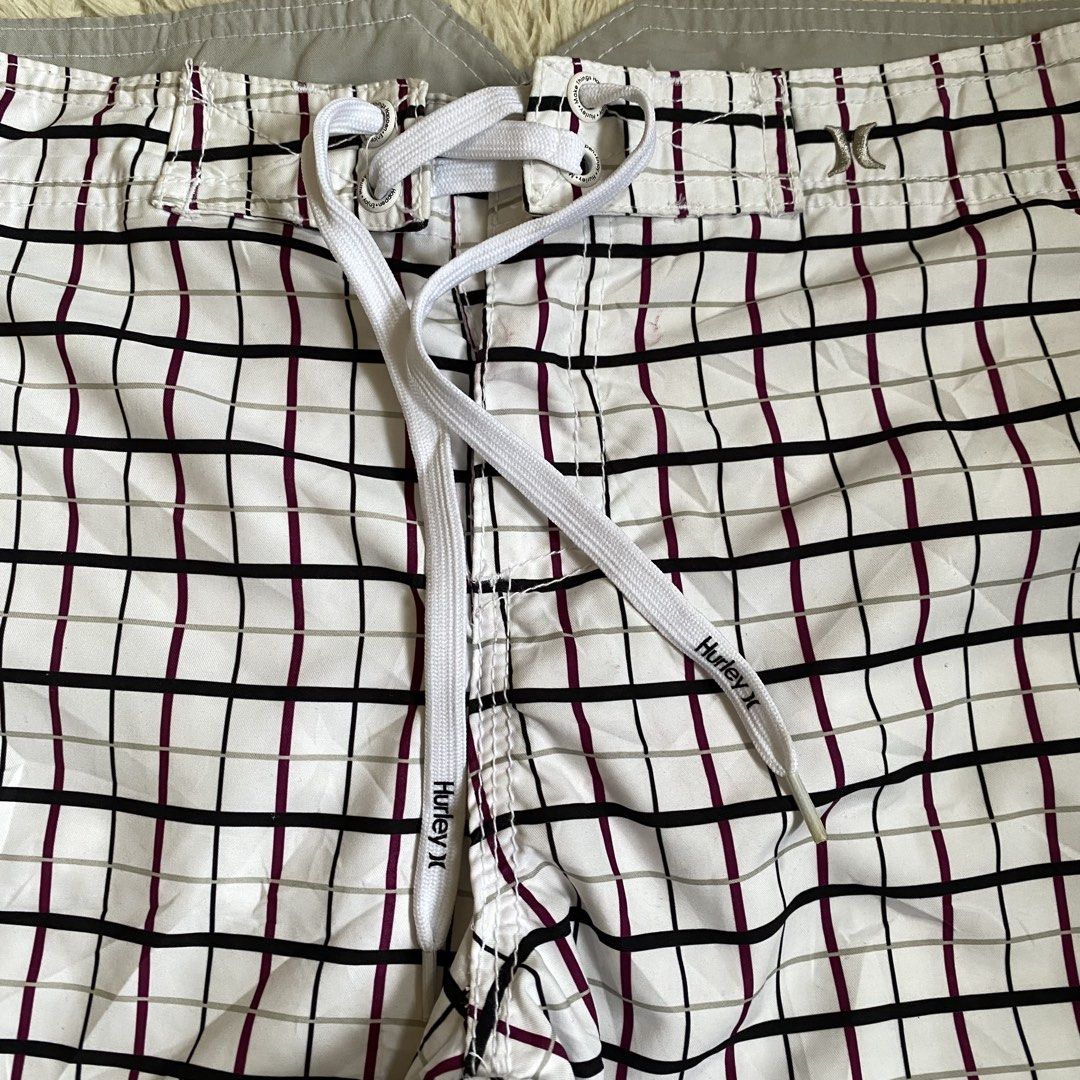 Hurley Plaid Board Shorts (Category: Swim Trunks & Board Shorts) located in Cebu City. Submitted by stevenkylegil (Listing ID 1469032882, Image 2). Description: Hurley Plaid Bord Short Dimension: 34 waist / 20.5 length Color rate: 10/10 Excellent condition - No issue Message me📩.