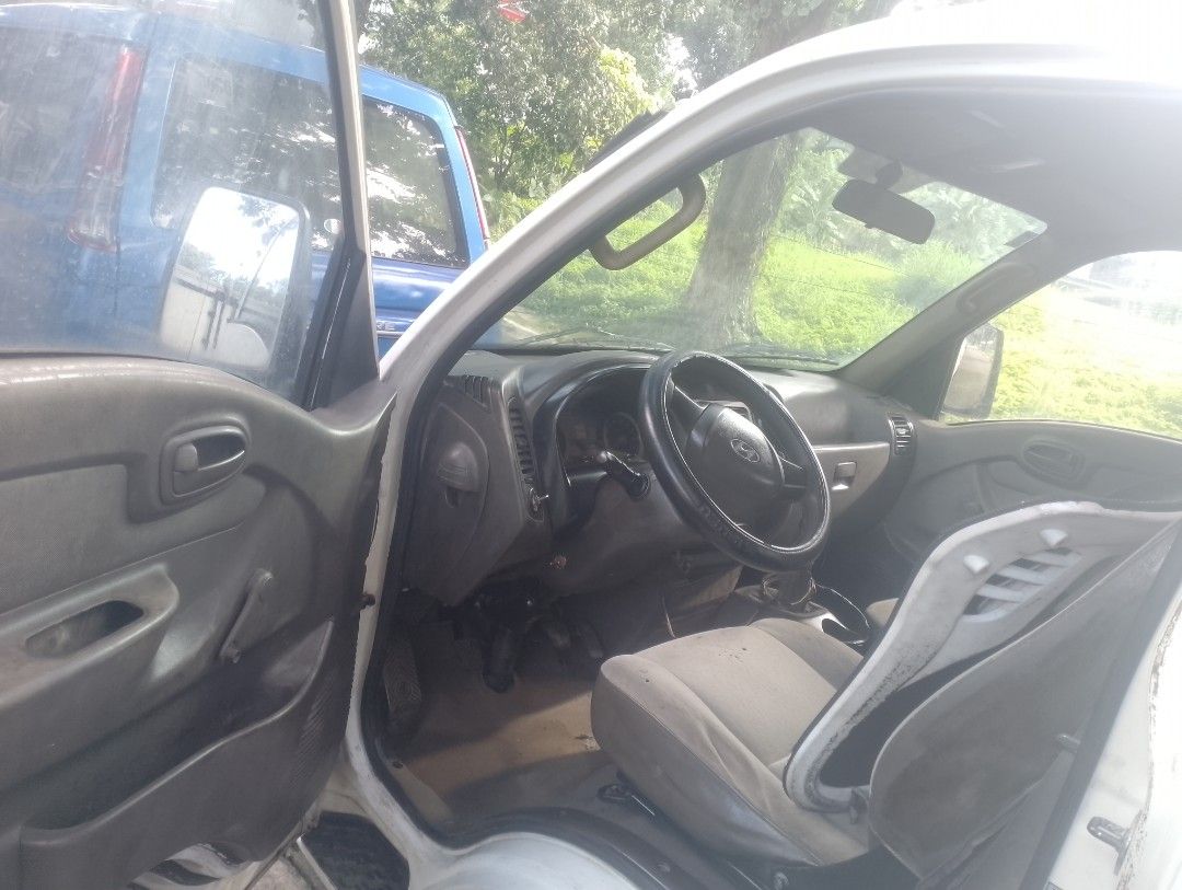 Hyundai H100 H100 Manual (Category: Used Cars) located in Manila. Submitted by ropherbali55211 (Listing ID 1468989828, Image 3). Description: H100. Rfs: Need funds. Unregistered 2 years, dahil nirent, at ngayon lang nabalik samin. (issue case) Dual AC. Freon/compressor need to check. Manual Tranny Q. C Area. ₱260,000 po. Negotiable pa..